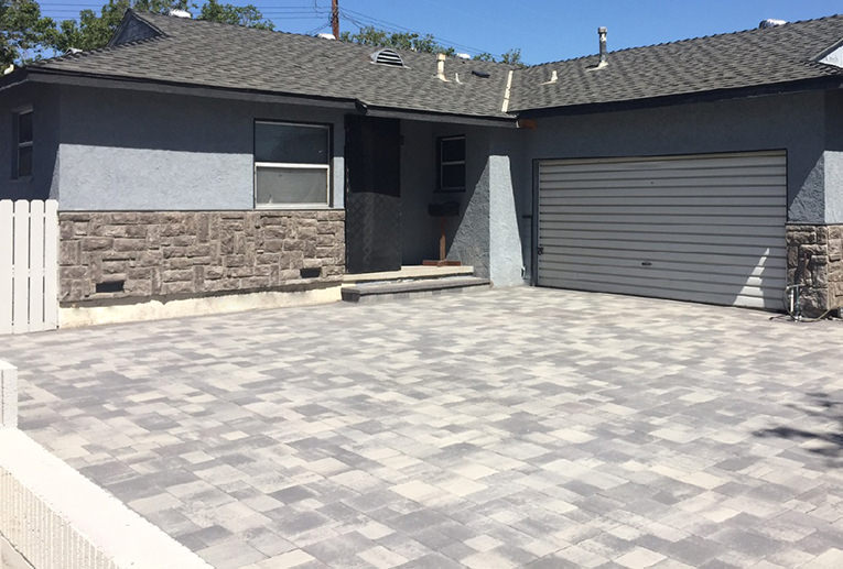 Gray-Charcoal Courtyard Driveway