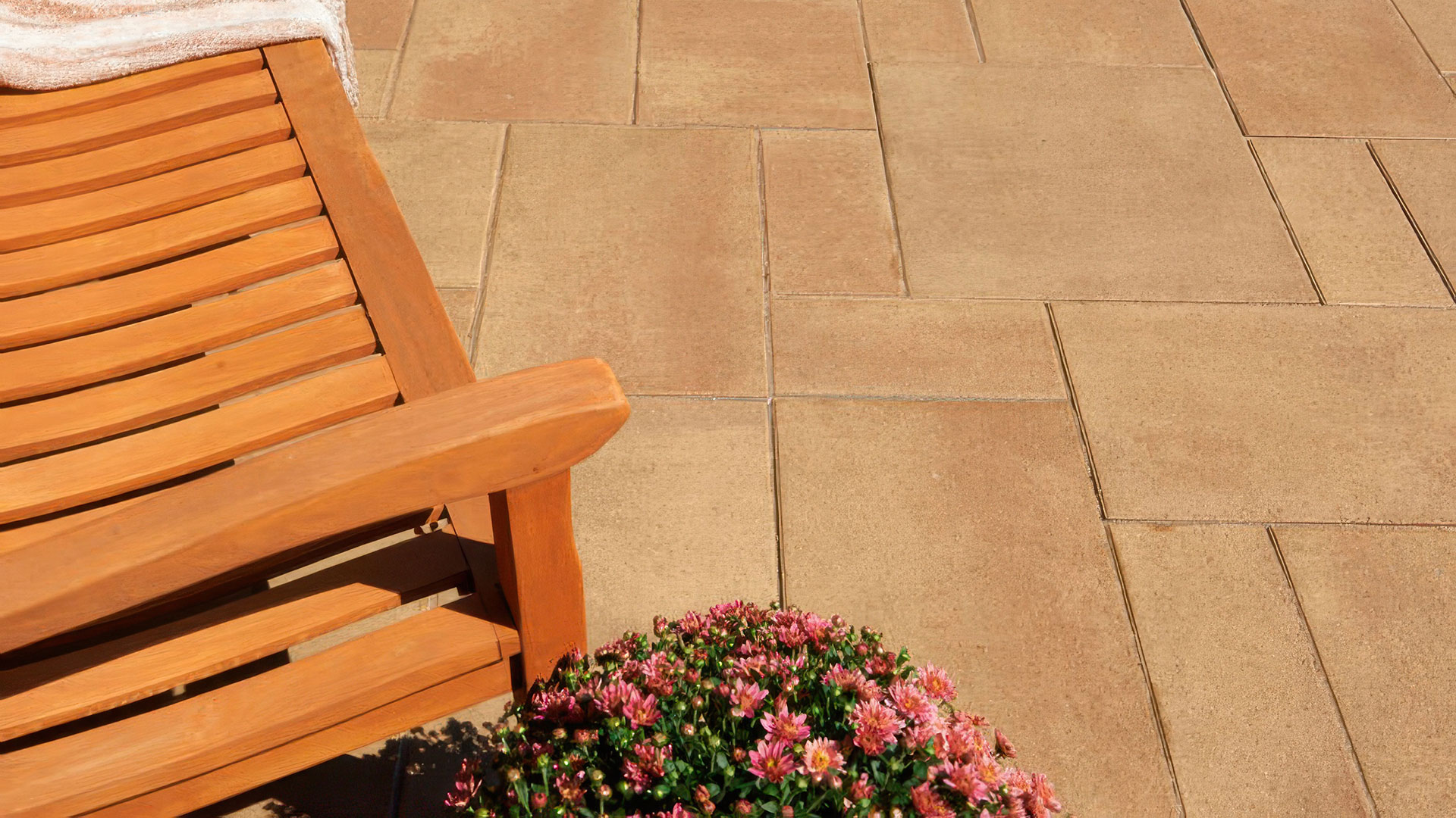Blended Sand Copper Stone Paseo one & two paving stones installed on patio.